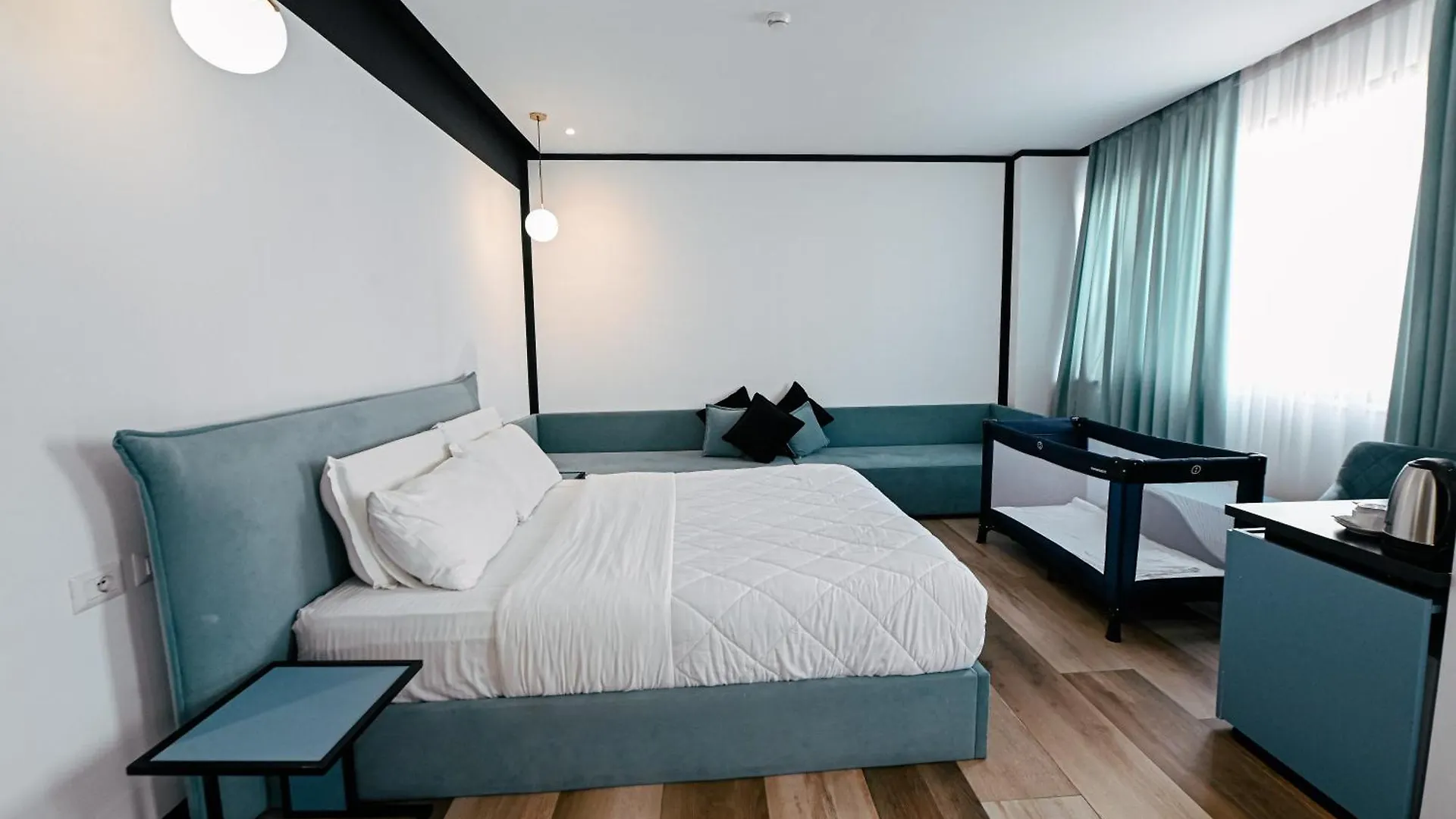 Royal G Max Otel Golem