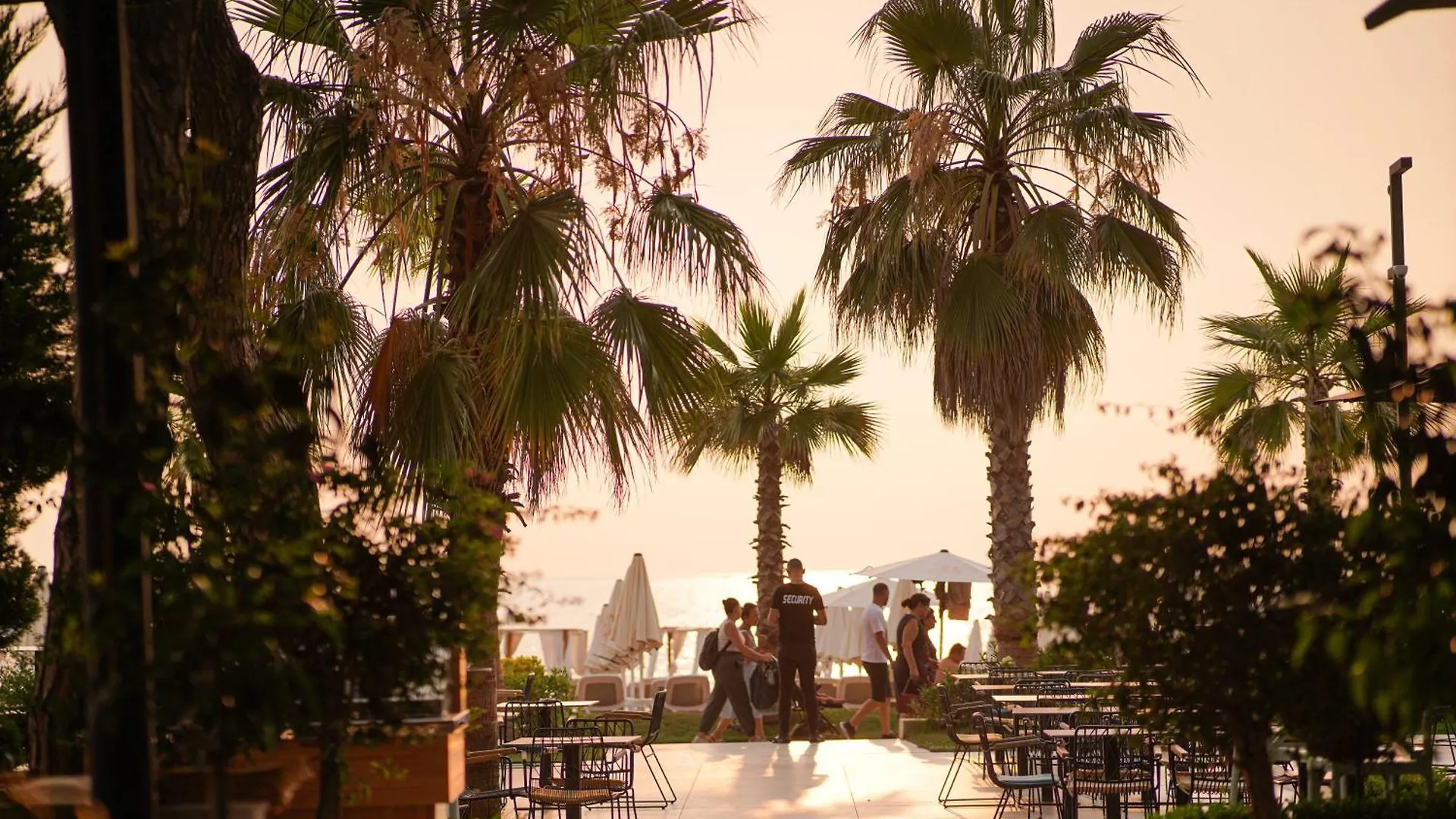Royal G Max Otel Golem