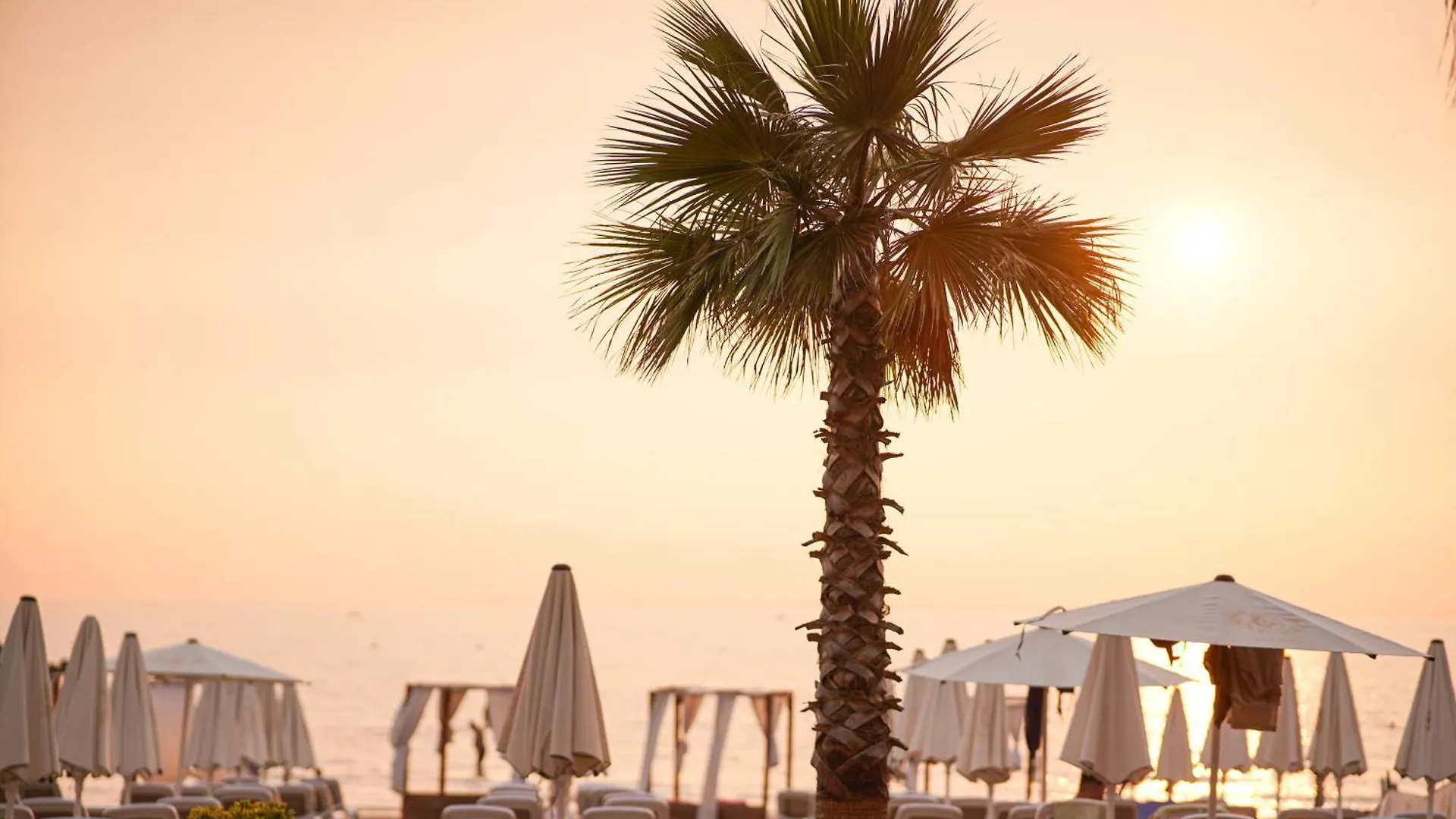 Royal G Max Otel Golem