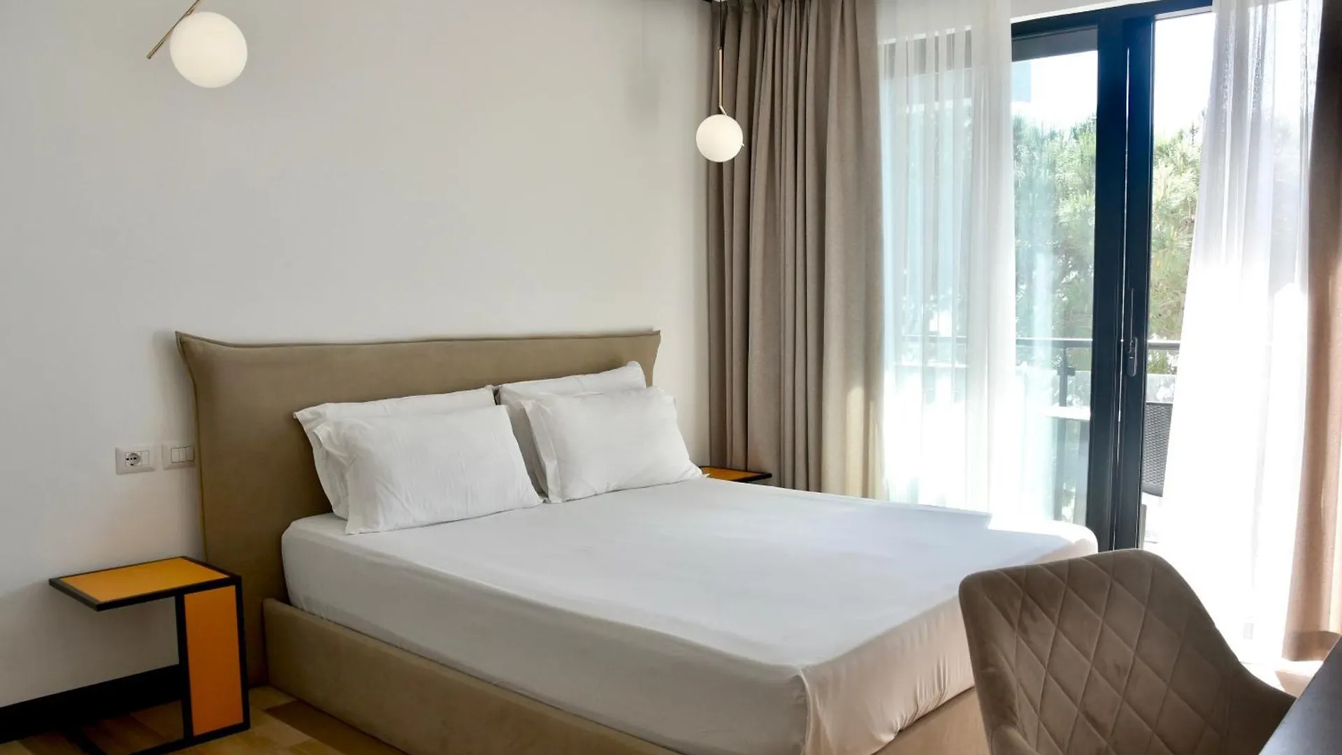 Royal G Max Otel Golem  Arnavutluk