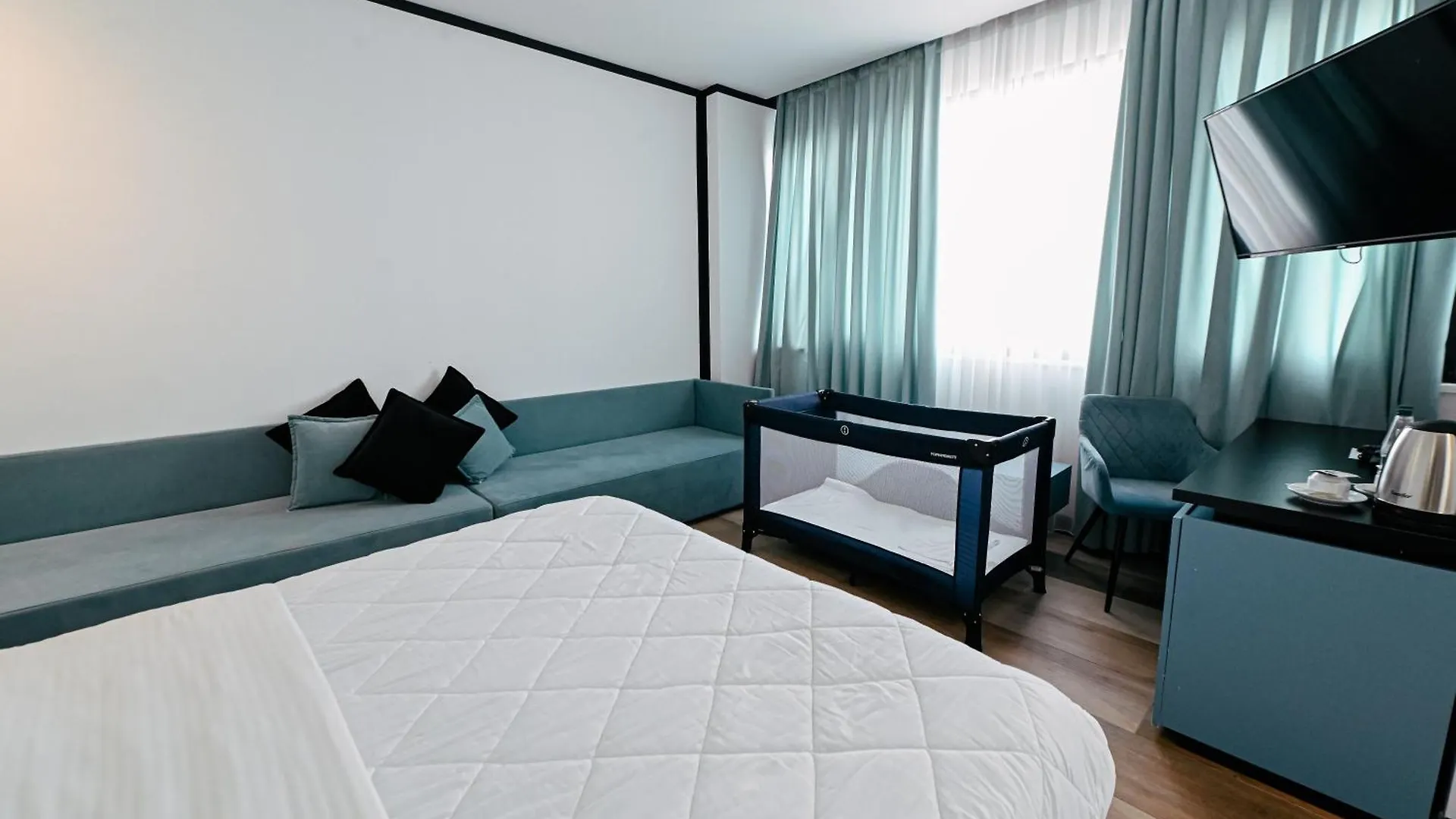 Royal G Max Hotel Golem