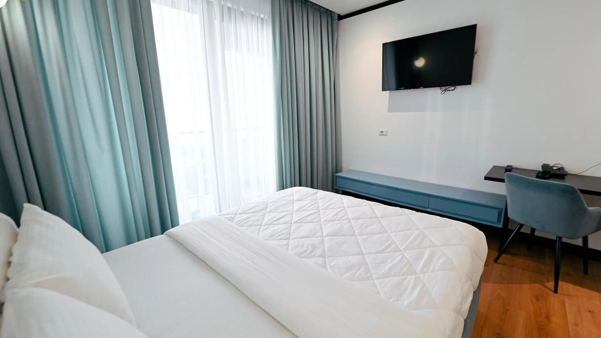Royal G Max Hotel Golem