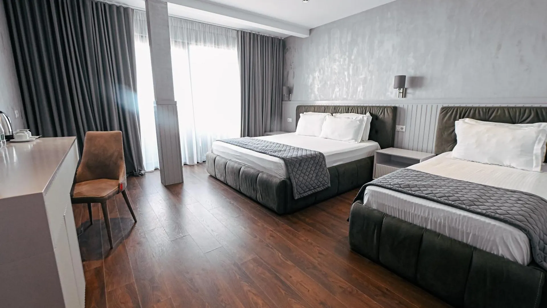 Royal G Max Hotel Golem