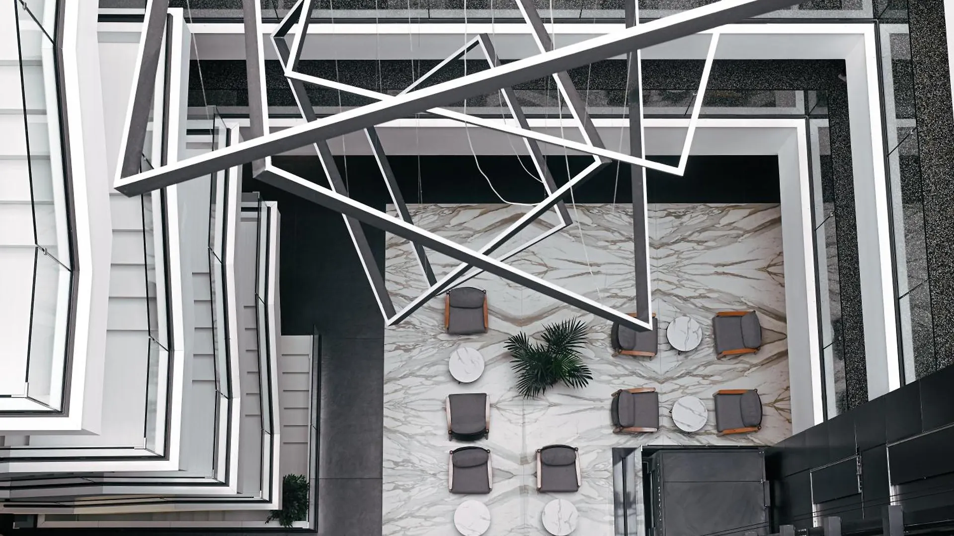 Royal G Max Hotel Golem